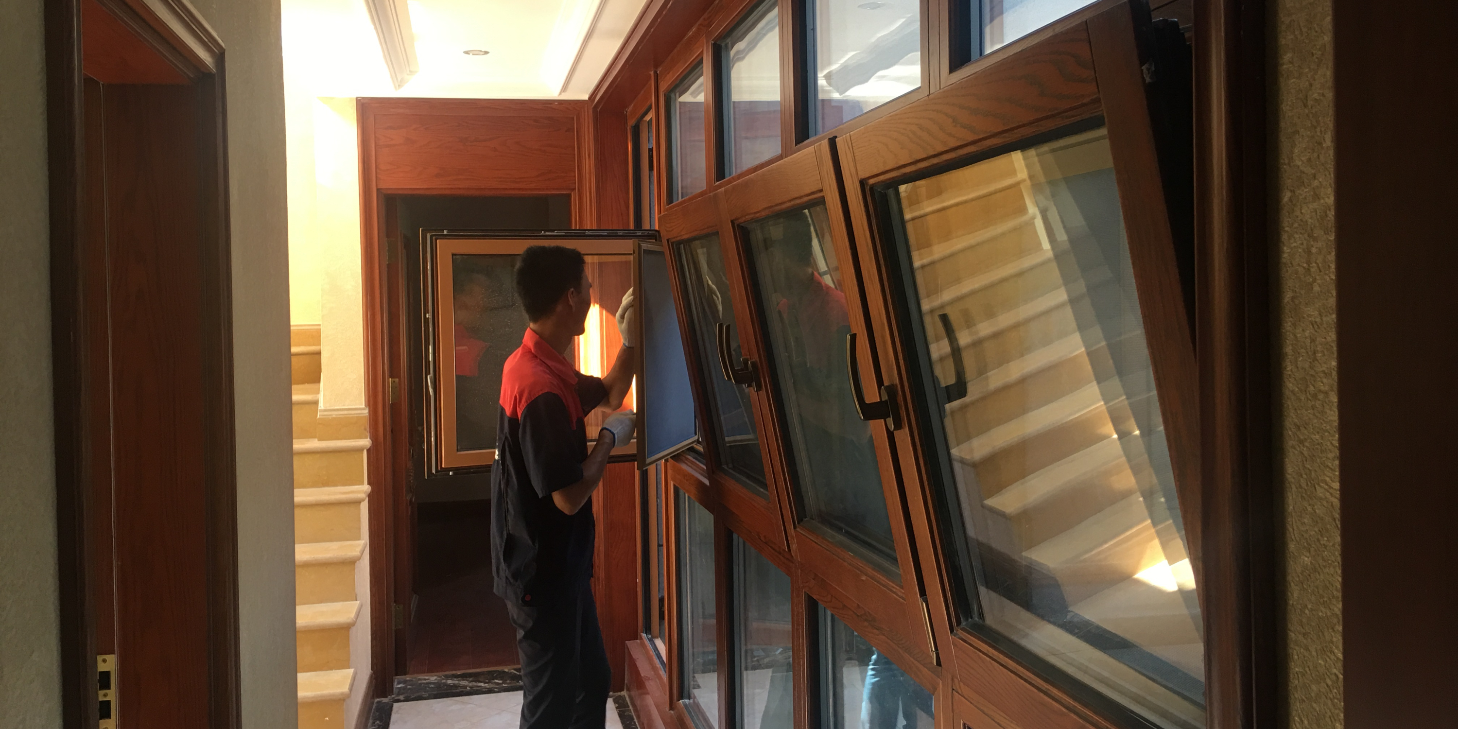 為什么鋁包木窗不選擇外開(kāi)窗而選擇內(nèi)開(kāi)內(nèi)倒？